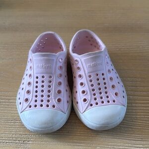 Native pink size 5 toddler shoes